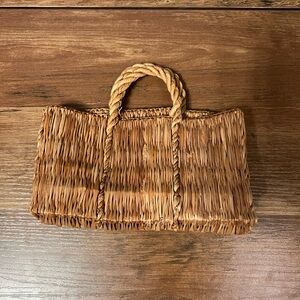 Elegant Woven Tote Bag in Natural Brown